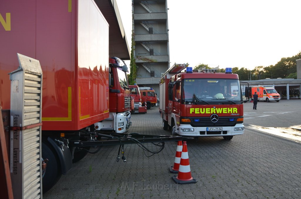 Einsatz BF Koeln Klimaanlage Reisebus defekt A 3 Rich Koeln hoehe Leverkusen P175.JPG